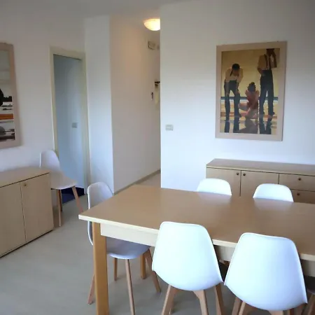 Apartment For 6 People With Three Large Terraces Facing The Seaside Lignano Sabbiadoro