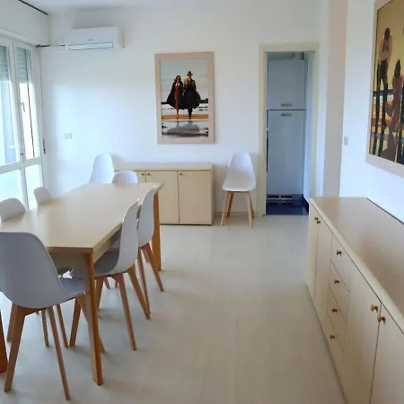 Apartment For 6 People With Three Large Terraces Facing The Seaside