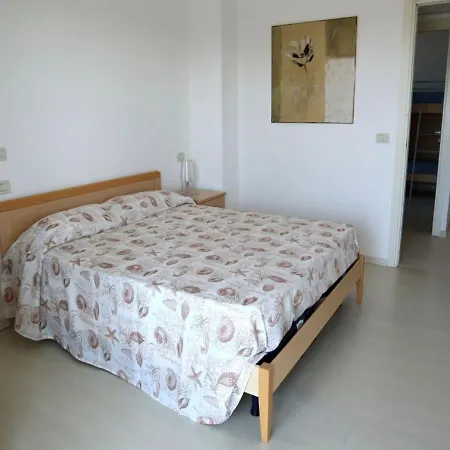 For 6 People With Three Large Terraces Facing The Seaside