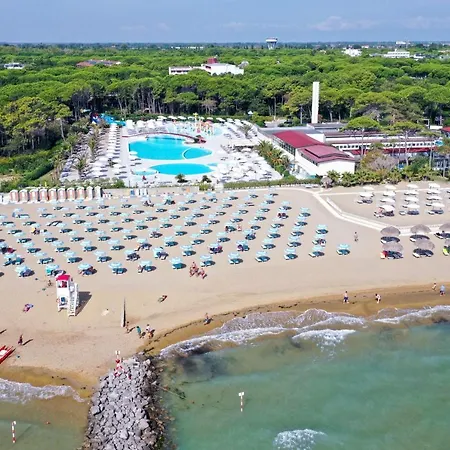 For 6 People With Three Large Terraces Facing The Seaside Apartment Lignano Sabbiadoro